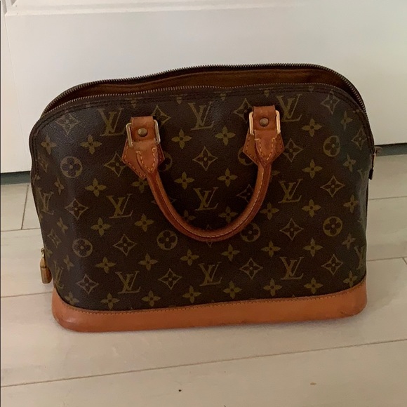 Louis Vuitton Alma PM with bag shaper/organizer - Picture 1 of 7